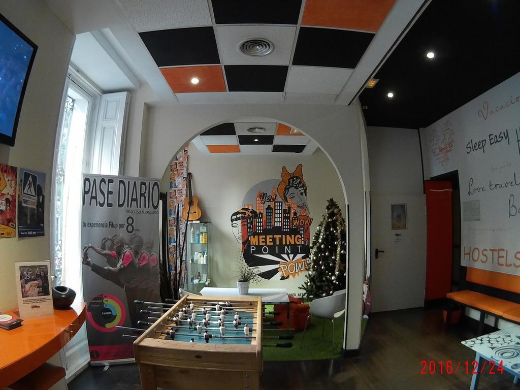 Hostels Meetingpoint Мадрид Экстерьер фото